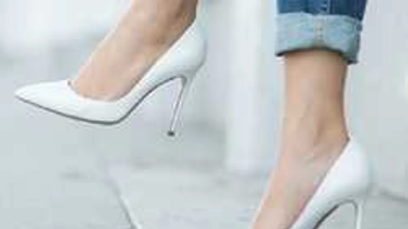 A legújabb cipődivat, amitől minden régi ruhában szexi leszel