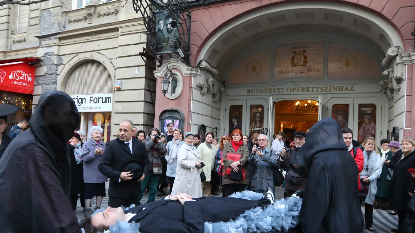 Felravatalozták az utcán az Operettszínház sztárját