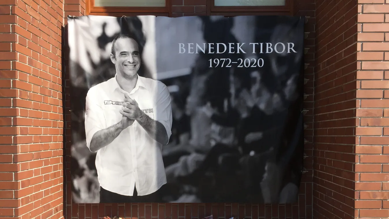 „Örökké szeretni fogunk” – Ilyen most Benedek Tibor emlékhelye