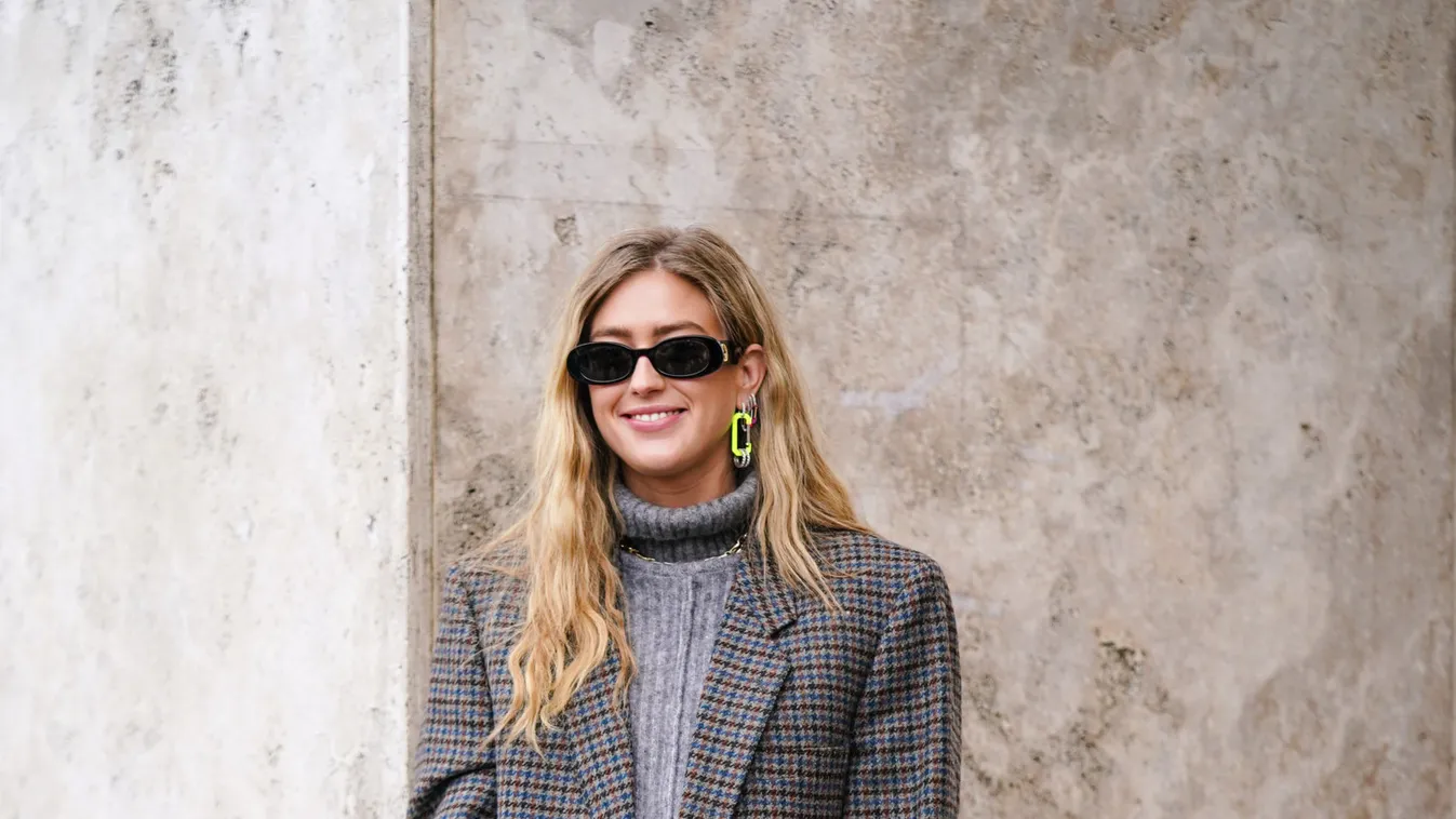 Street Style  - Paris Fashion Week - Womenswear Fall/Winter 2020/2021 : Day Eight