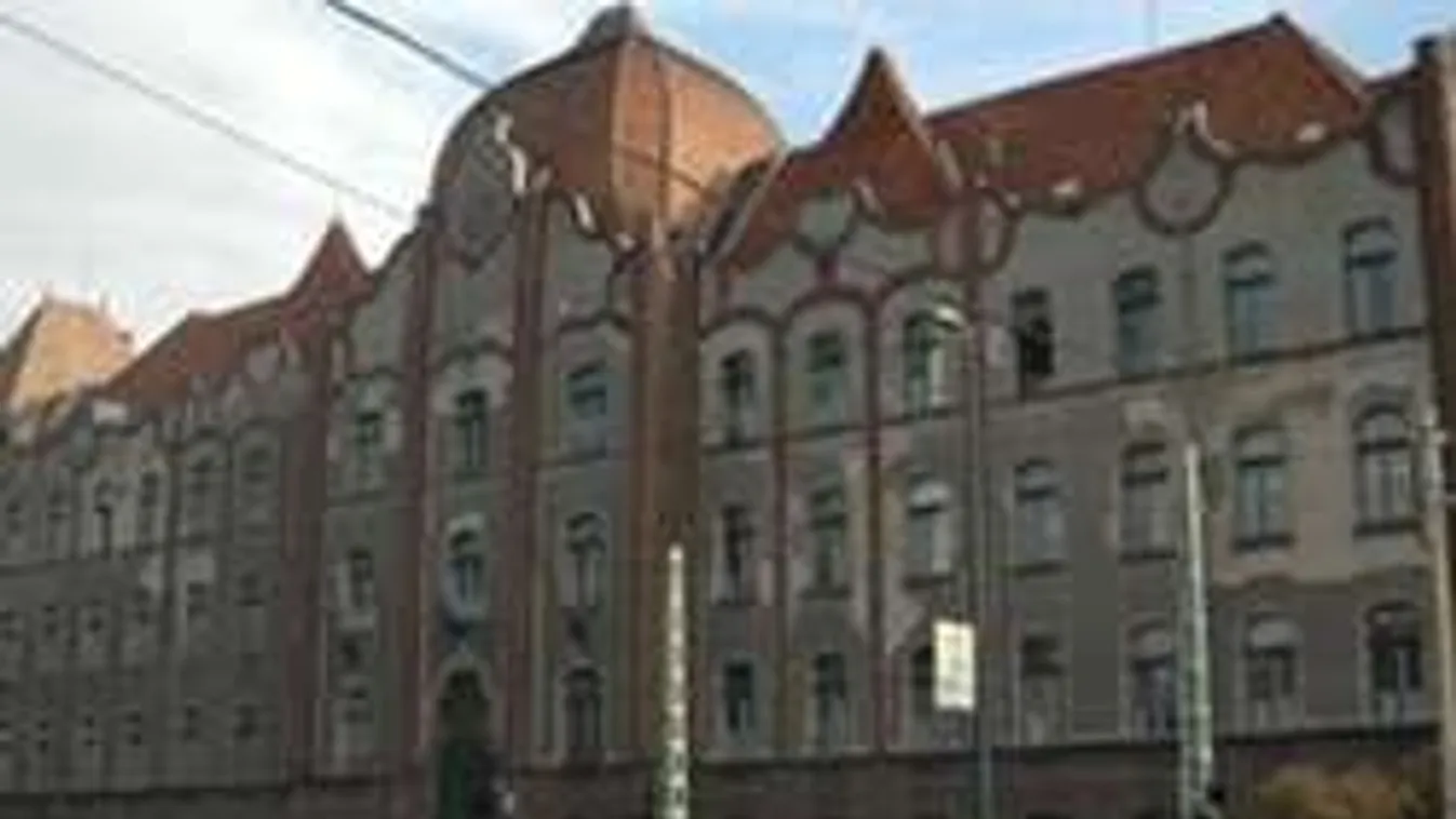 Híres jobbikos volt a díszvendég a Telekiben, diákok is tüntettek!