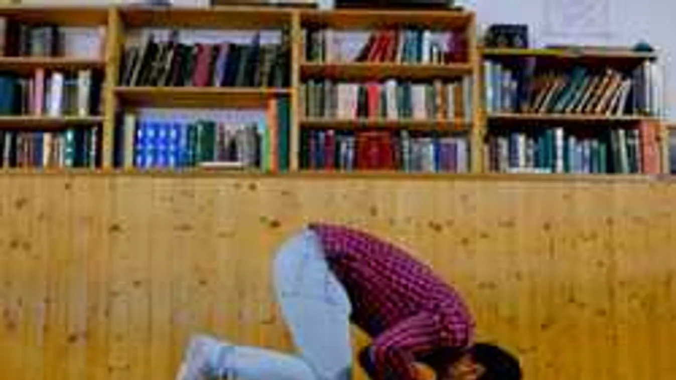 Tilos imádkozni és fürdeni!