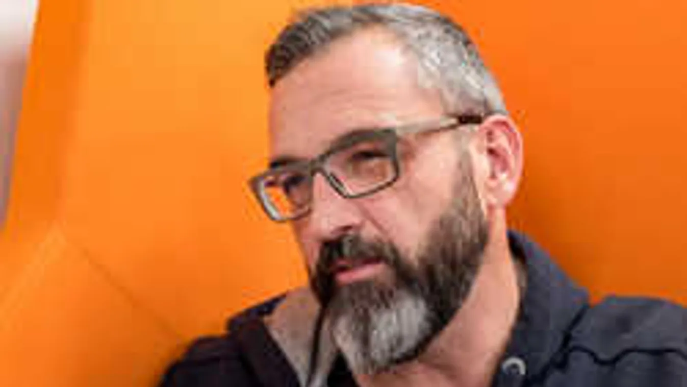 Nehéz döntést hozott a magyar rádiós: a családja is támogatta