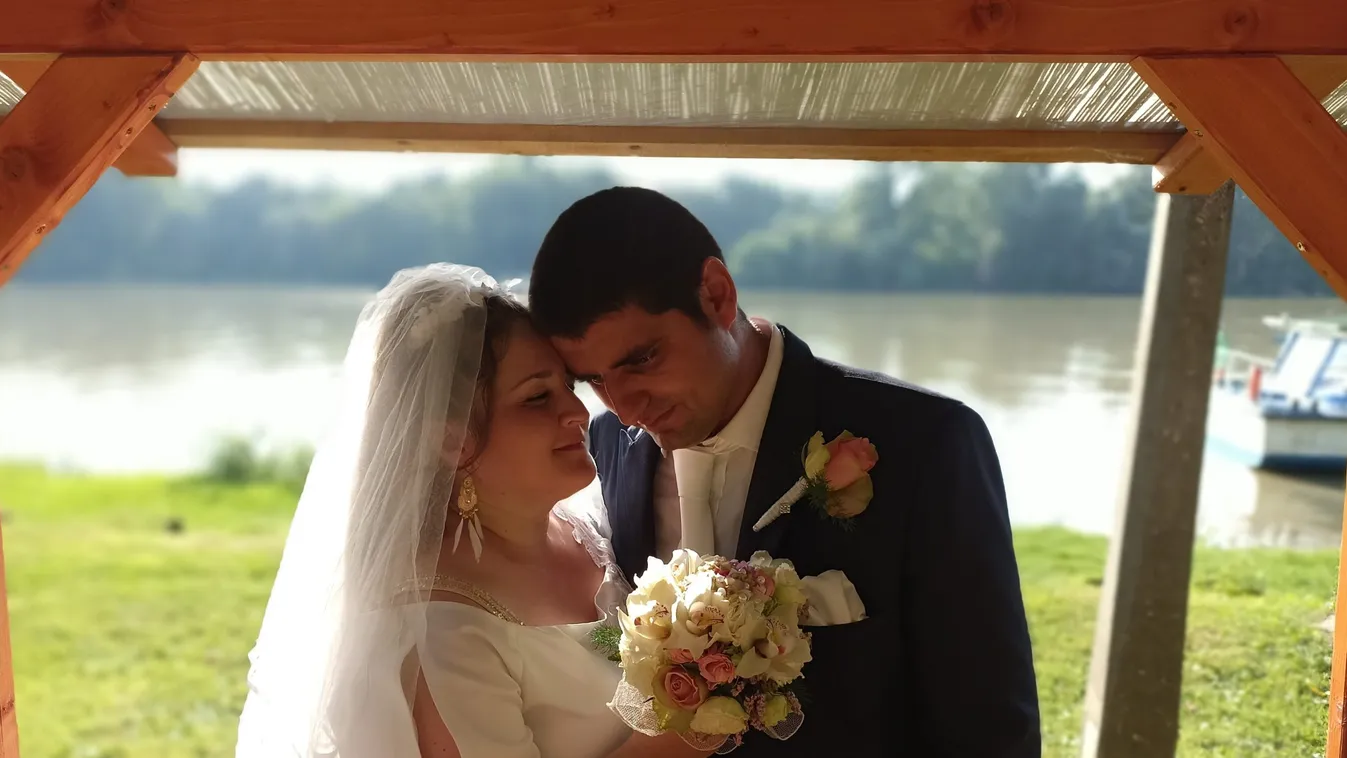 Forró csókcsata, megdöbbent a násznép a magyar énekesnő esküvőjén