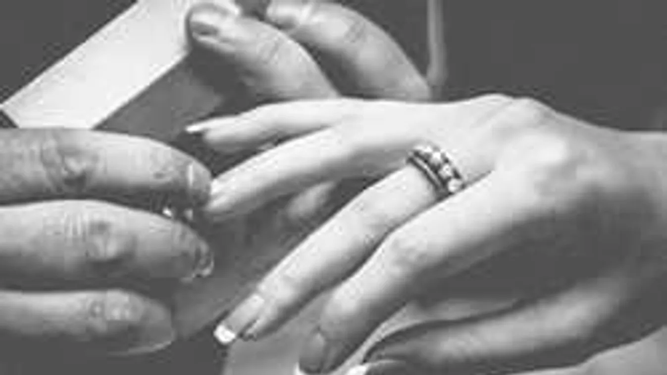 Lánykéréssel végződött a feleségcipelő verseny - videóval