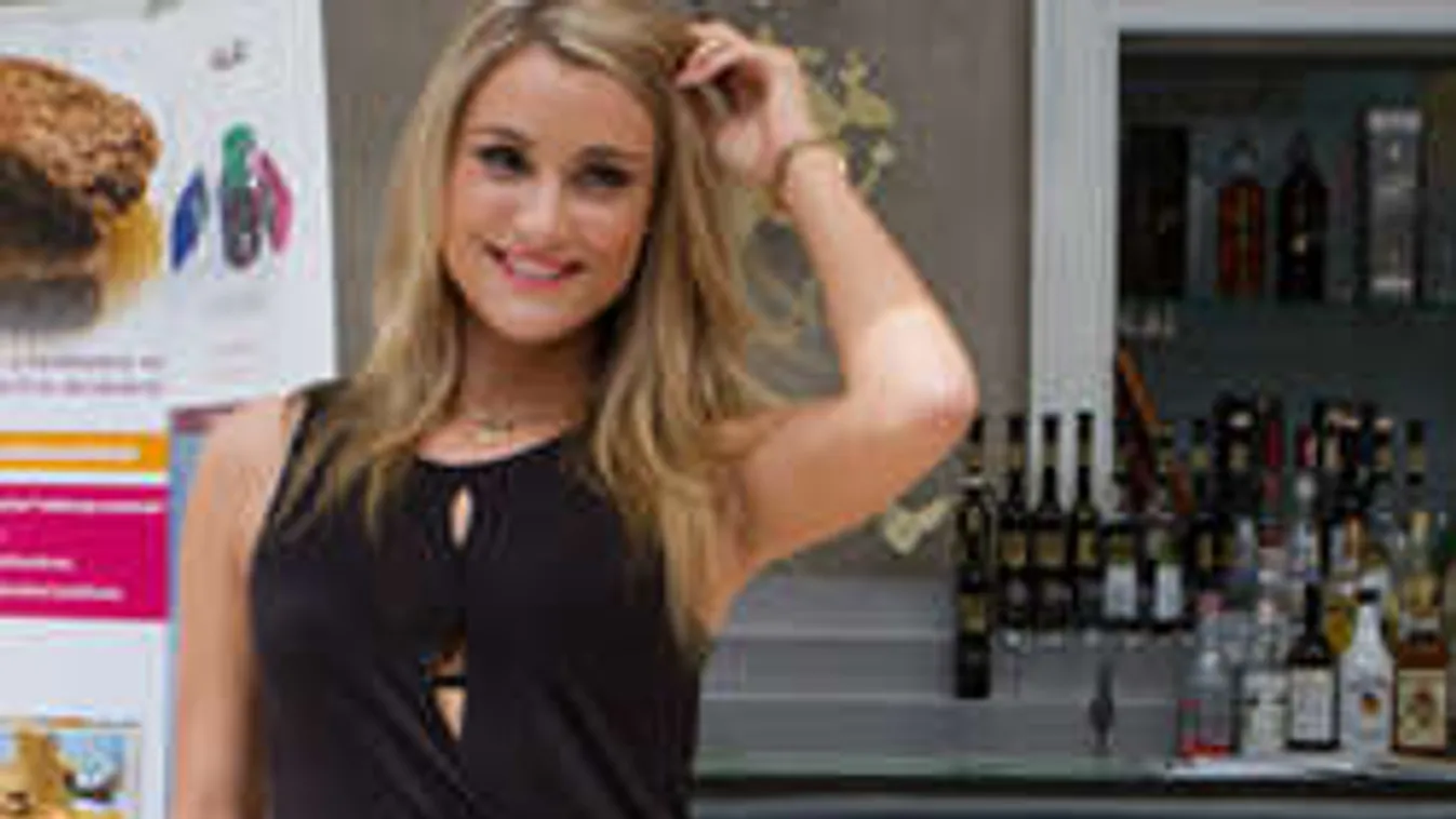 Főzés helyett vendéglőbe jár a kisgyermekes magyar sztár és családja