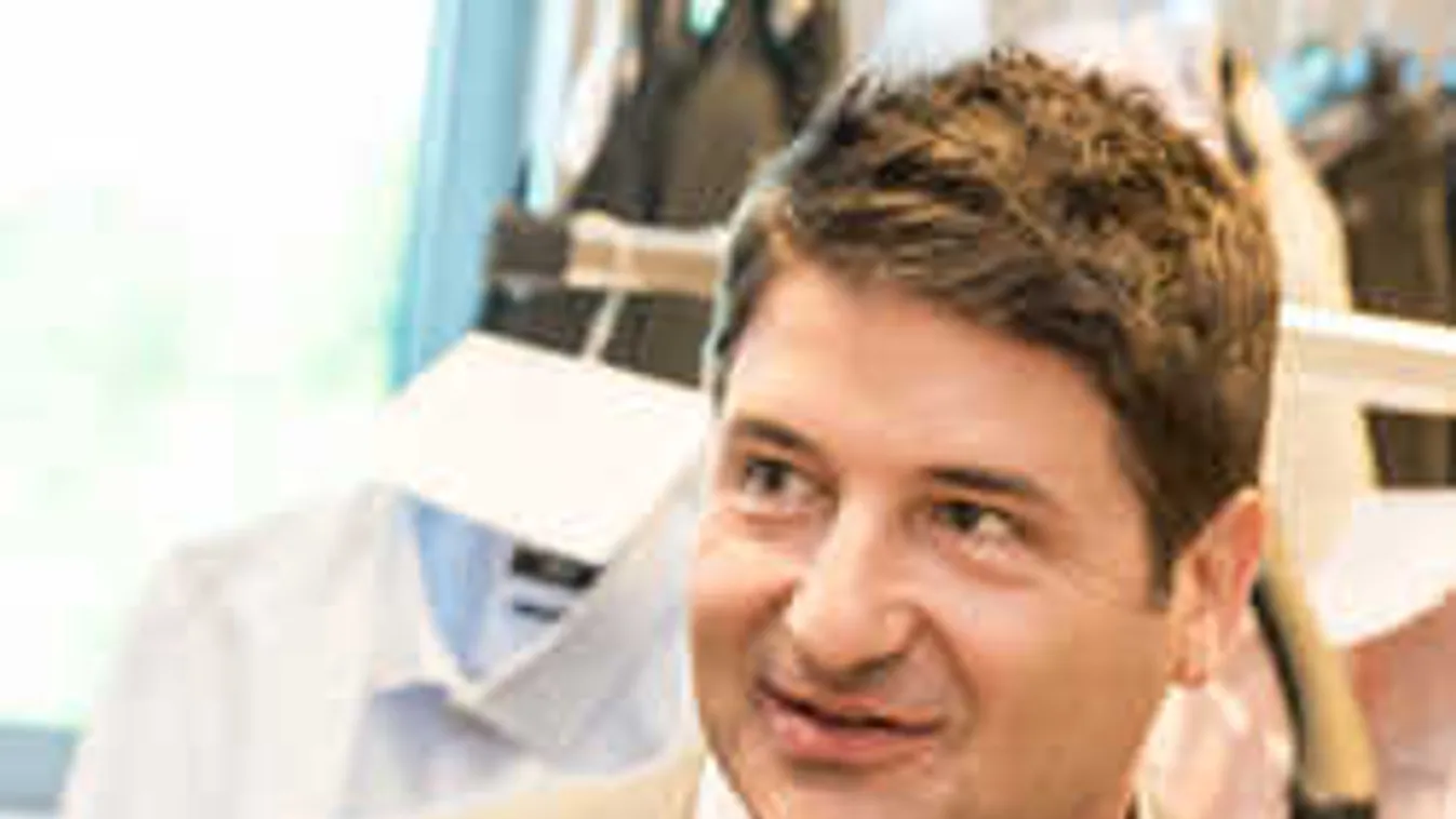 Nem állhat le a munkával Hajdú Péter