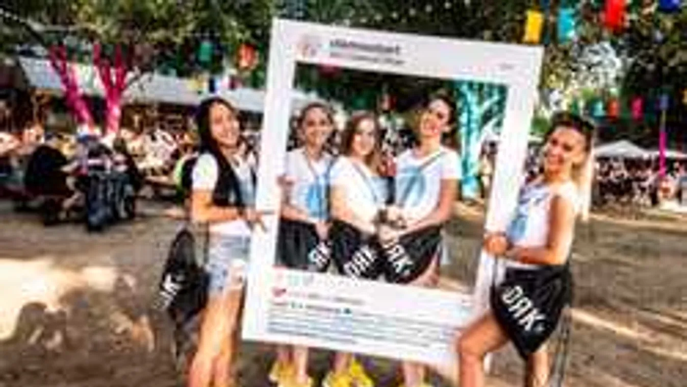 Szelfizéssel segíthetik a fesztiválozók az autizmussal élőket