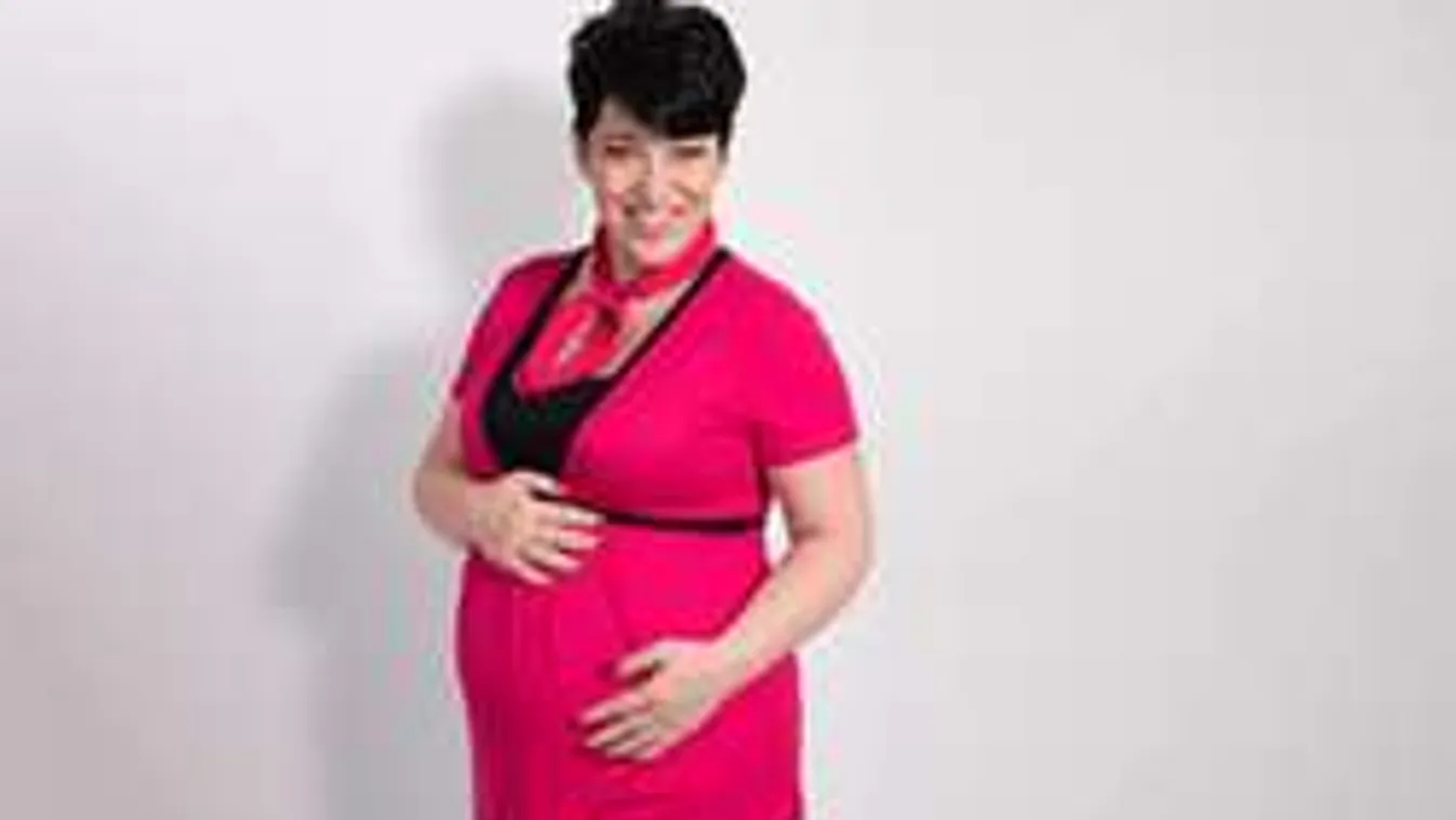 Veszélyben a terhes magyar énekesnő ikrei