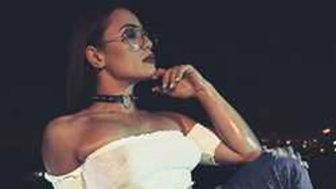 Teljesen pucér intim fotó kering a neten a fiatal modellről!