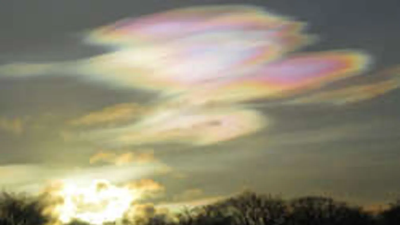 Megnyílt a mennyek kapuja! Ezért ragyogott a spektrumfelhő!