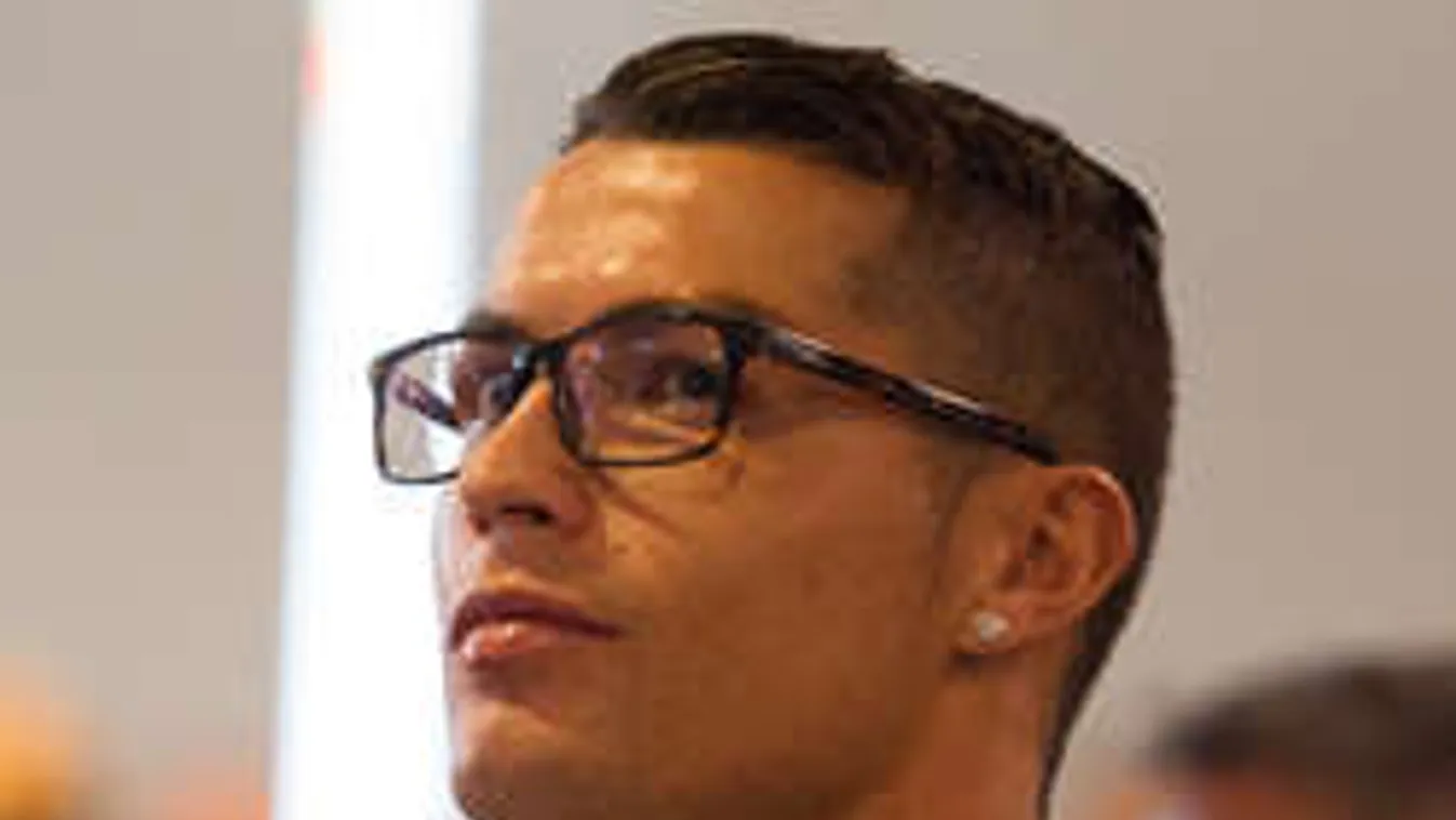 Elképesztő egyezség: Ronaldo minden nap vehet egy panellakást