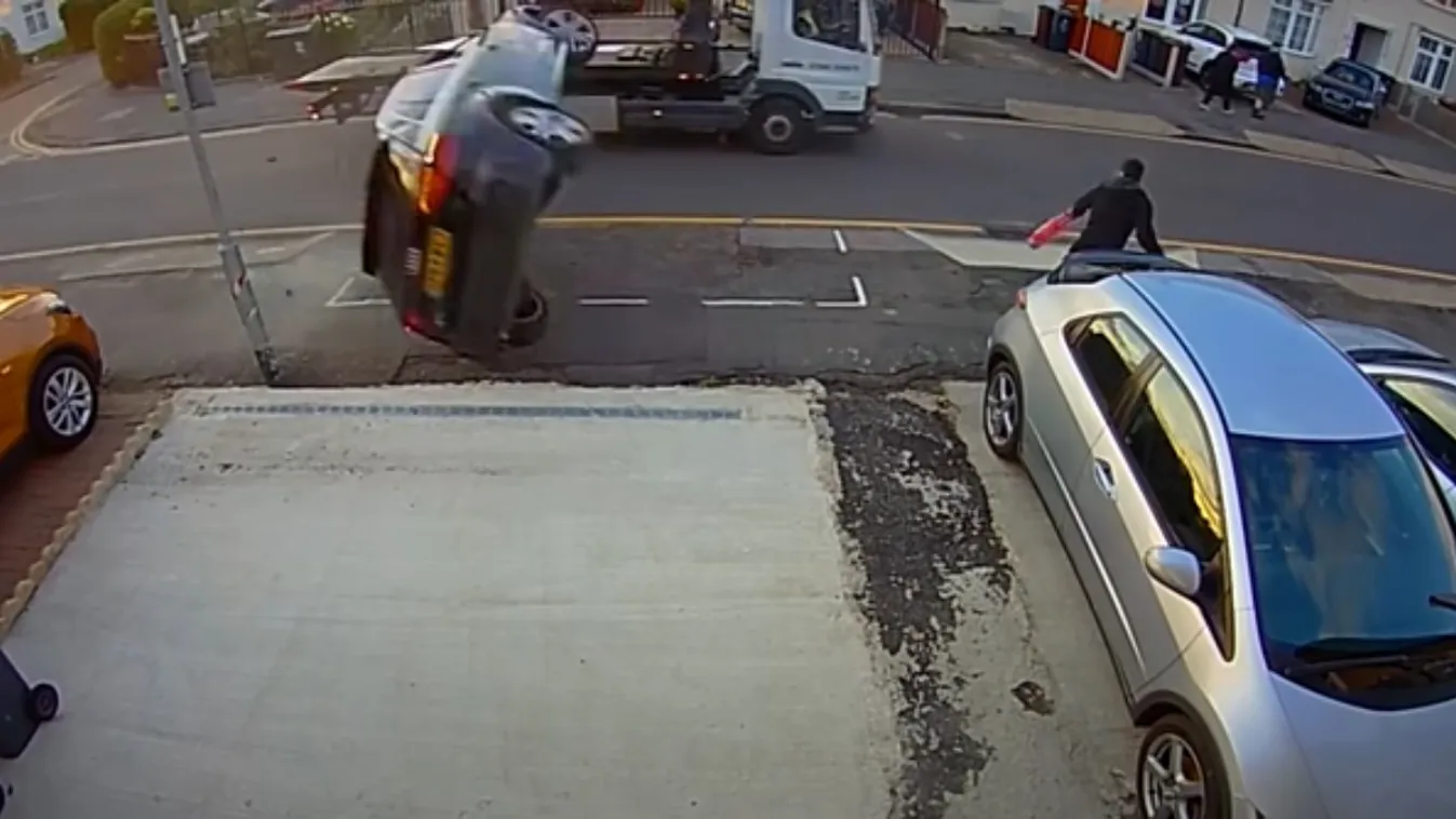 Az életéért futott a gyalogos – hátborzongató videó