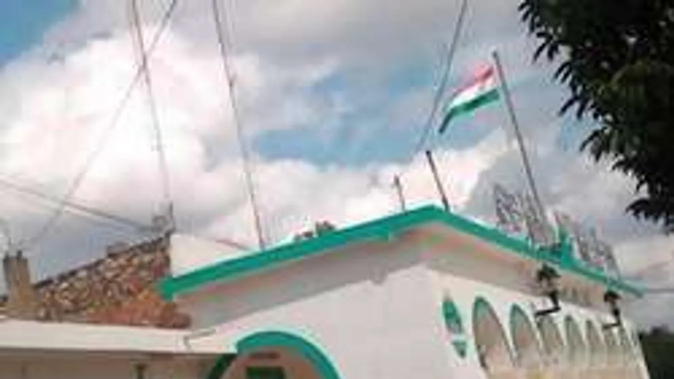 Kínos: összekeverték a magyar és a mexikói zászlót!