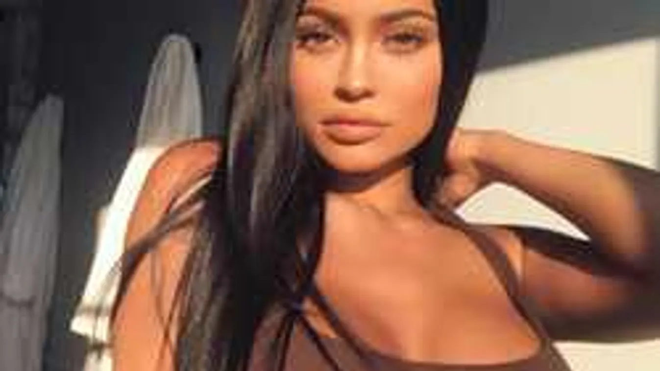 Bimbóvillantással köszönte meg a jókívánságokat Kylie Jenner!