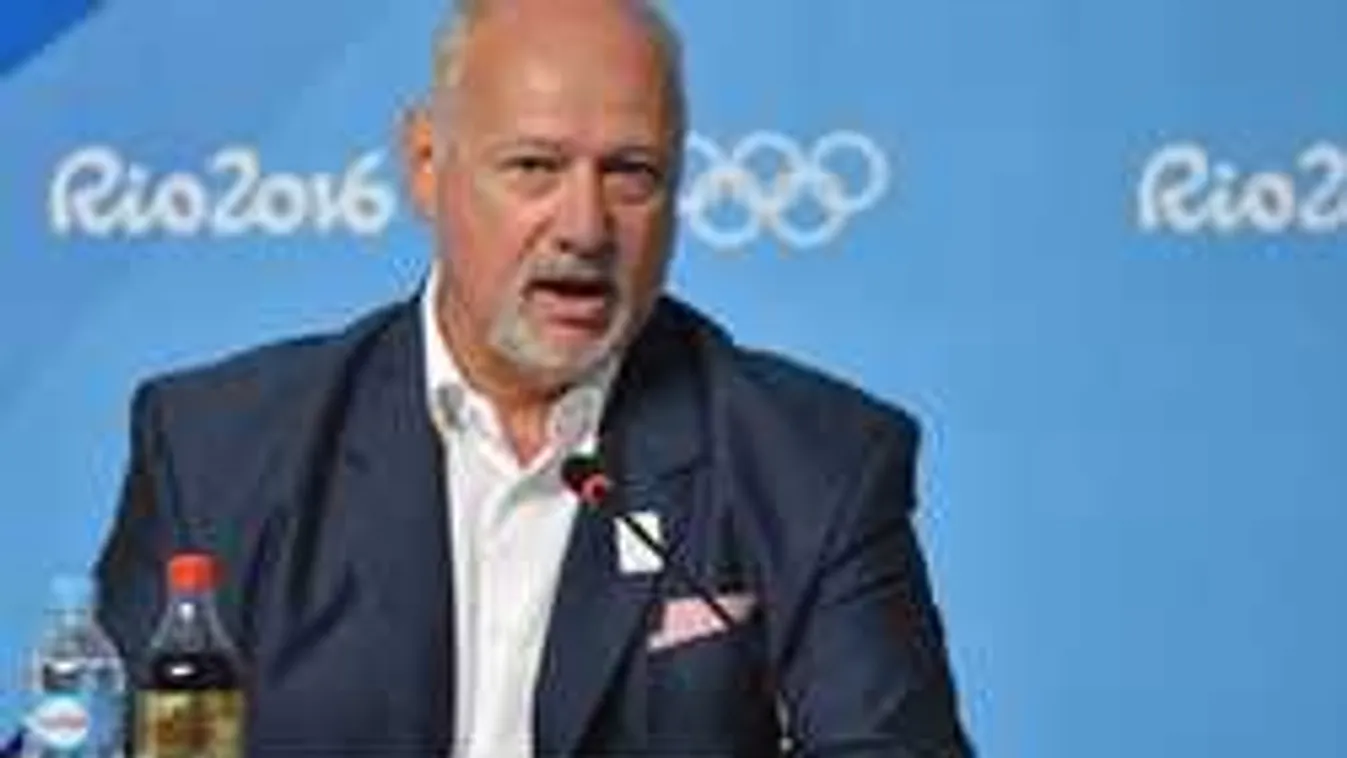 Megrendítő képsorok, így alázták meg az úszók elnökét