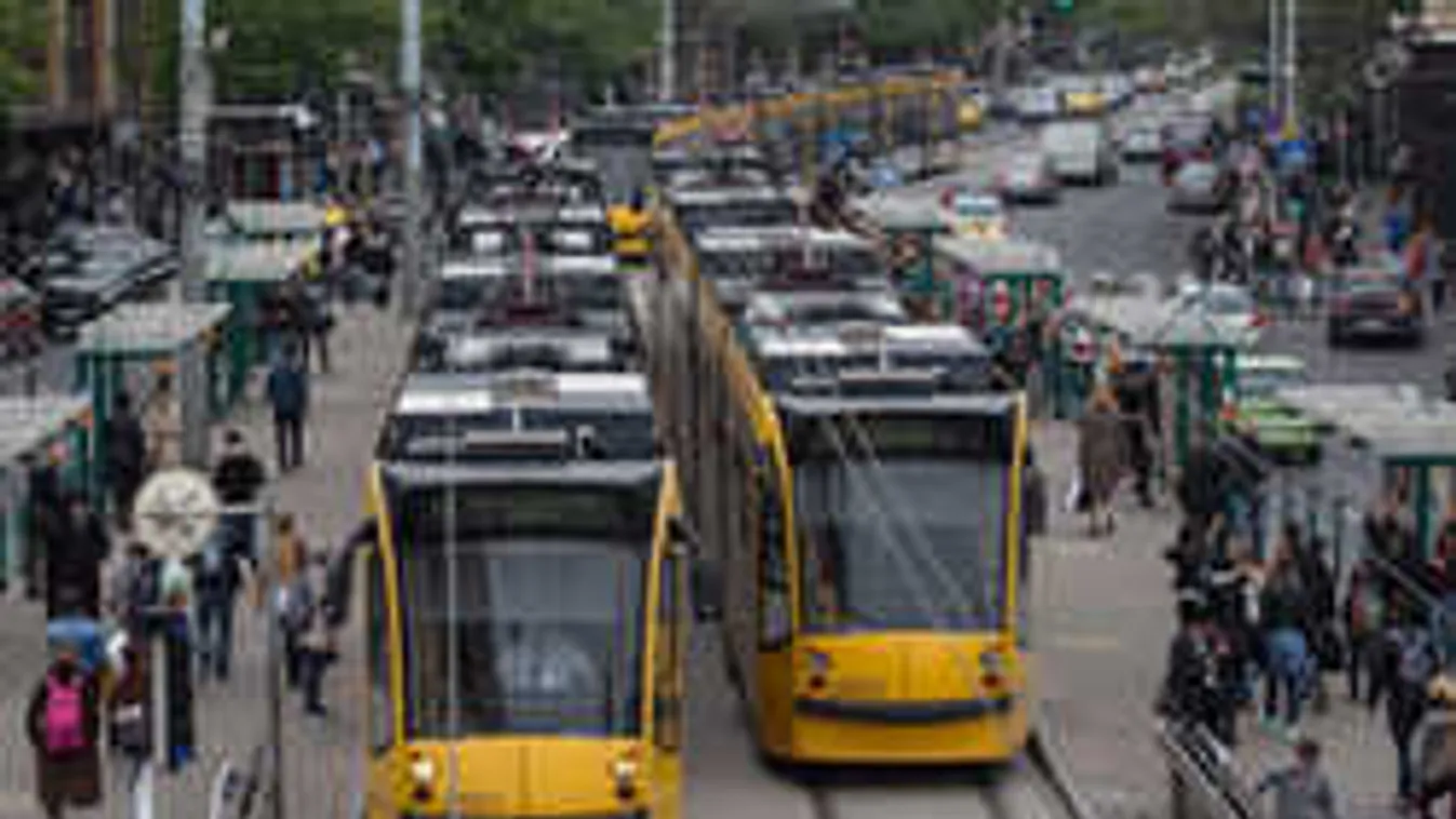 Elképesztő összeg, 9 millió forintot találtak a BKV járatain