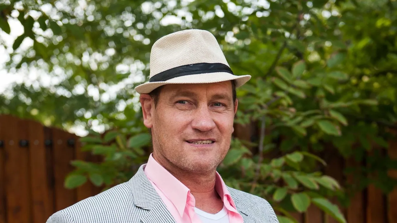 Először beszél a tragédiáról: Elvitte a Covid a magyar zenész édesanyját