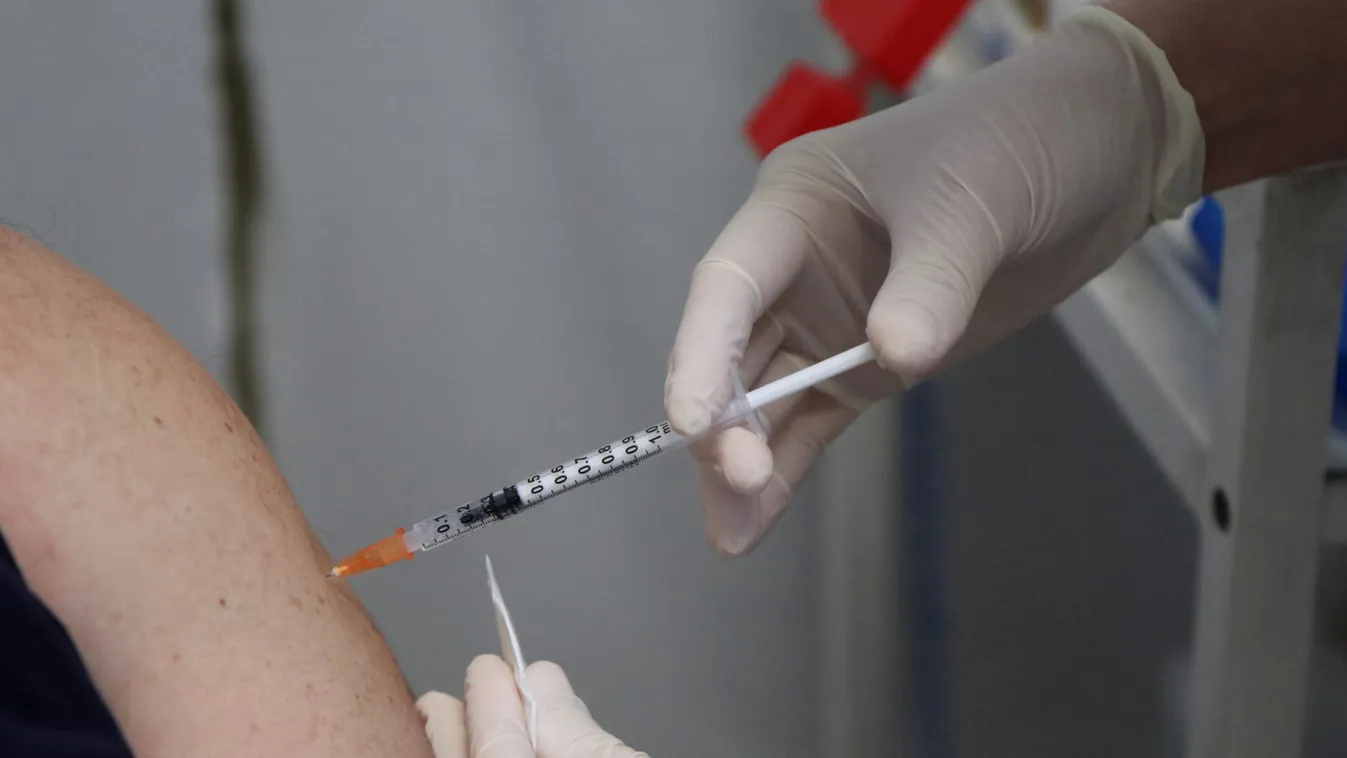 Kész az omikron-specifikus Moderna vakcina, elkezdték a kísérleteket