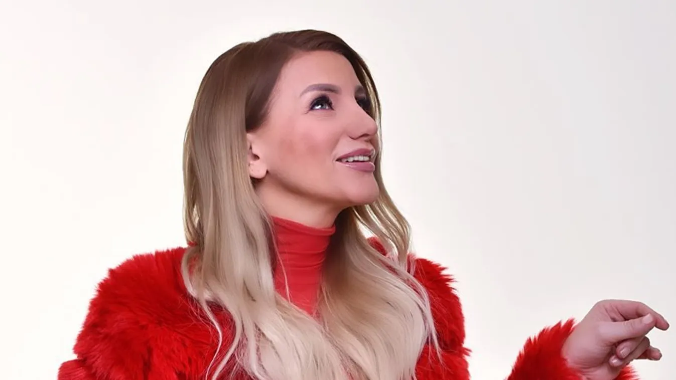 Aprócska bikiniben mutatta meg: Ekkora melle van valójában a Bestiák bombázójának