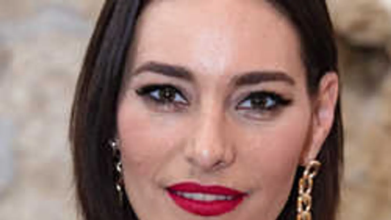 Buja reggel, meztelen felsőtesttel ébredt Görög Zita!