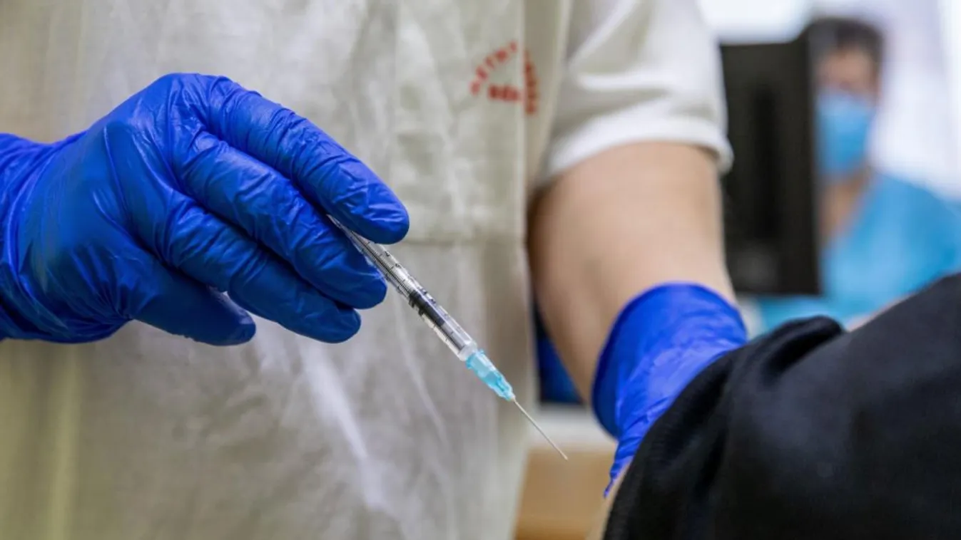 Az amerikaiak is az emlékeztető oltást javasolják