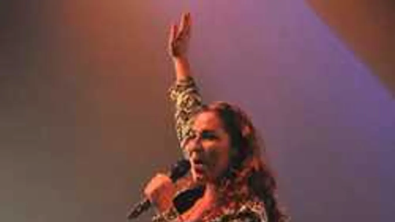 Most érkezett: Három embert mentett meg a haláltól a magyar énekesnő!