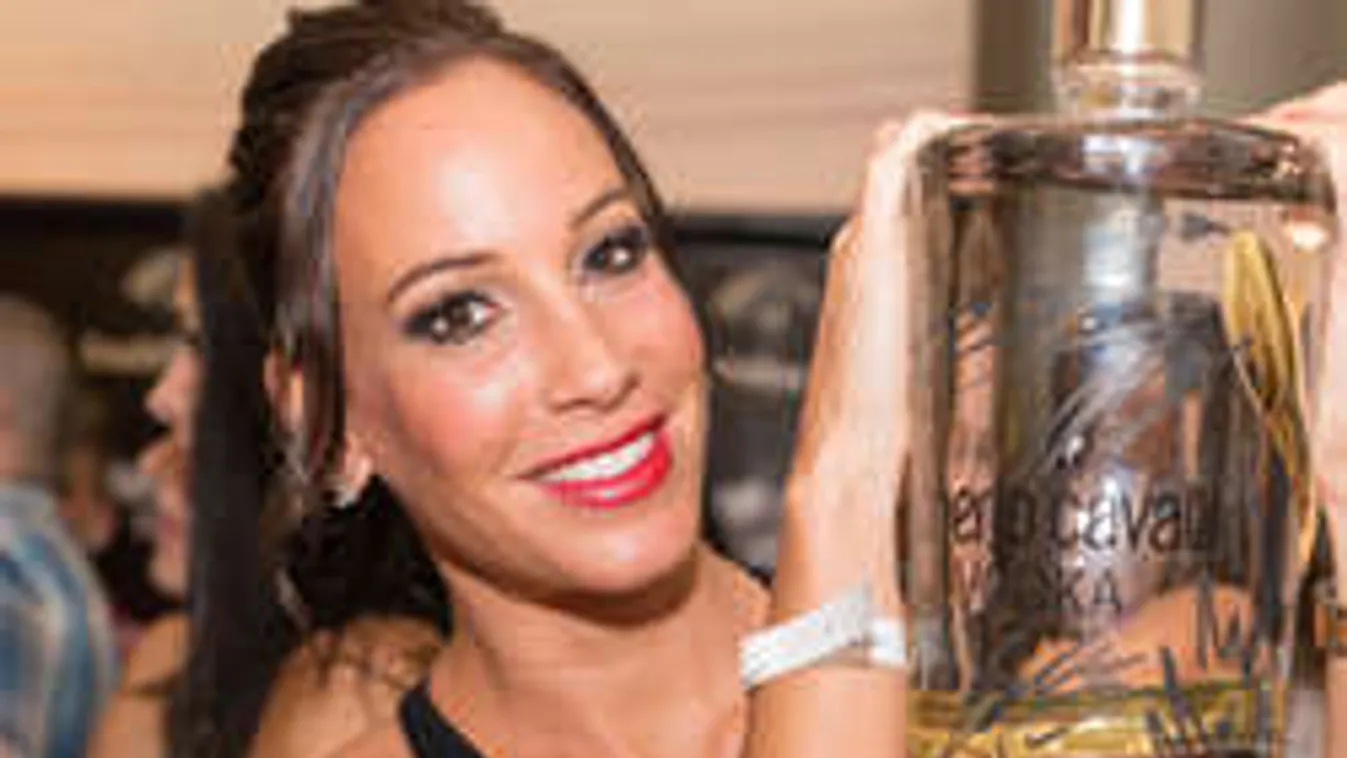 Andy nélkül, vodkával és F1-sztárokkal bulizott Vajna Timi - fotók