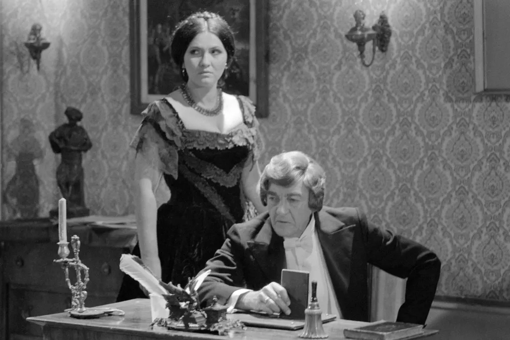 Budapest, 1980. október 3. Pécsi Ildikó és Sinkovits Imre színmûvészek Illyés Gyula Különc címû drámájából készülõ tévéjáték egyik jelenetében. Rendezõ Vámos László. MTI Fotó: Friedmann Endre