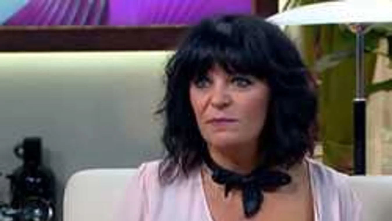 Egy álom véget ért, válik a háromgyermekes magyar énekesnő