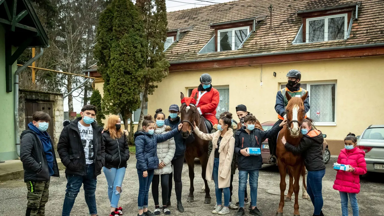 Nem fogod elhinni: így érkezett meg a Mikulás a nehéz sorsú gyerekekhez