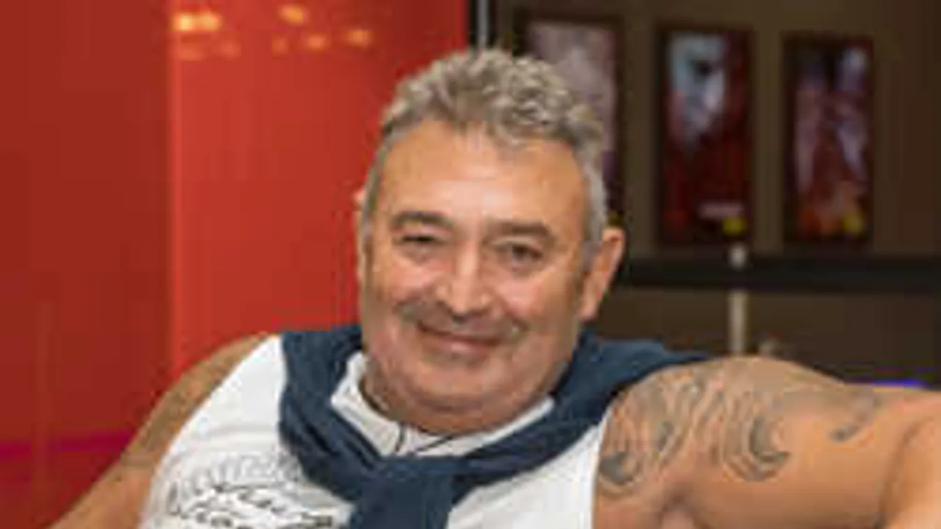 Gesztesi fagyit mér a Lupán