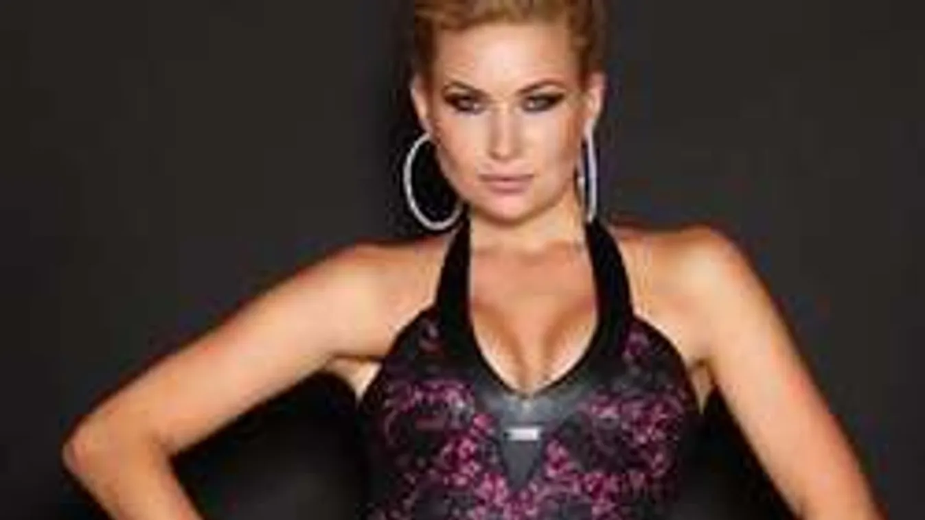 Íme Szorcsik Viki félmeztelenül!