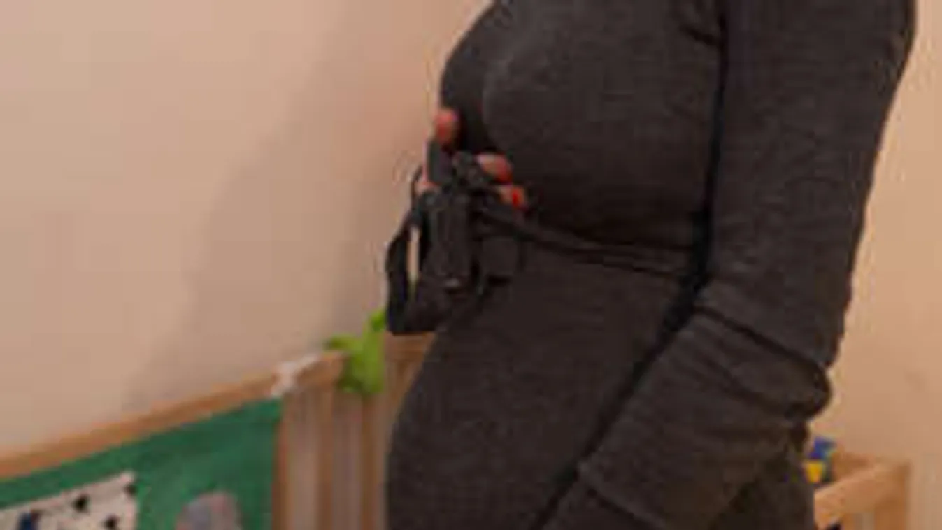 Nyílt utcán pofozták fel Damu Roland várandós feleségét!