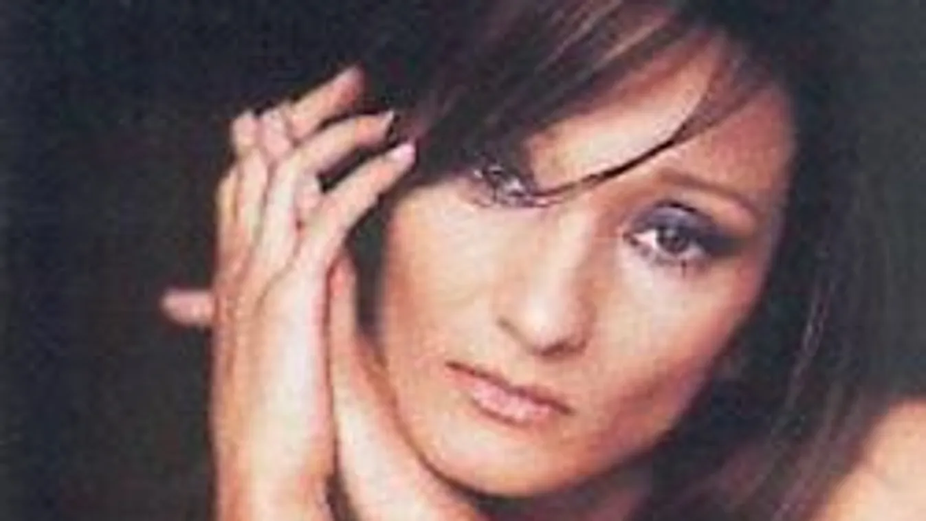 Erotikus képeivel büszkélkedik Keresztes Ildikó