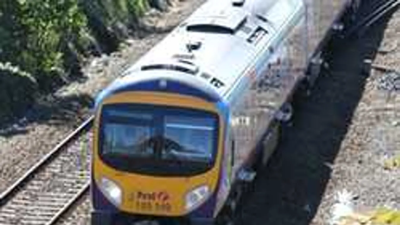 20 méteren át vonszolta a nőt a vonat