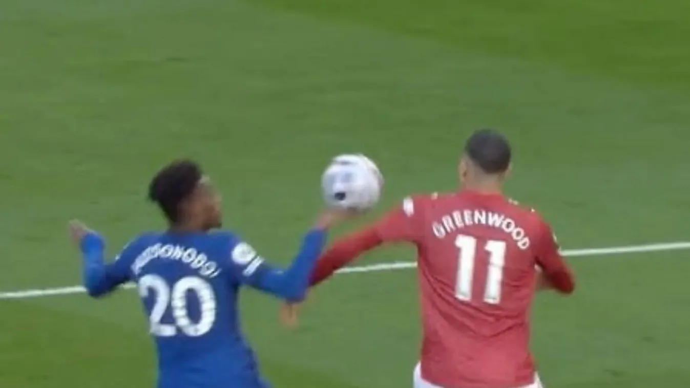 Botrány az angol fociban, ezzel vádolták meg a bírót