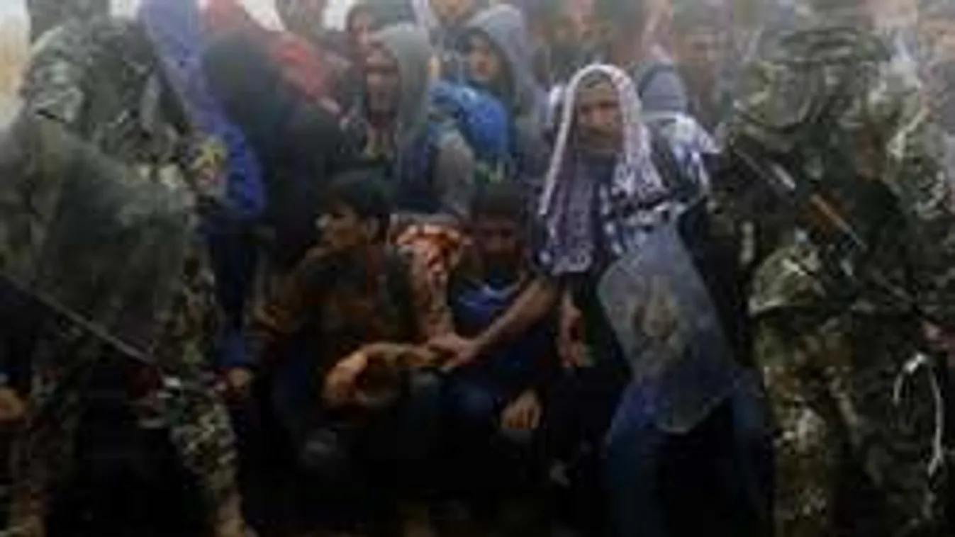 A görögök felgyújtják az épületeket, ahova migránsokat akarnak telepíteni...