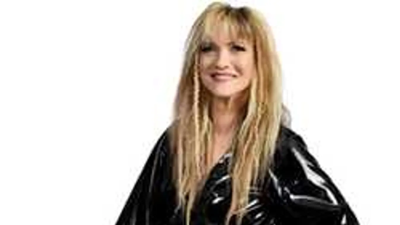 Támad a Duna: árvíz fenyegeti a magyar sztárénekesnő otthonát