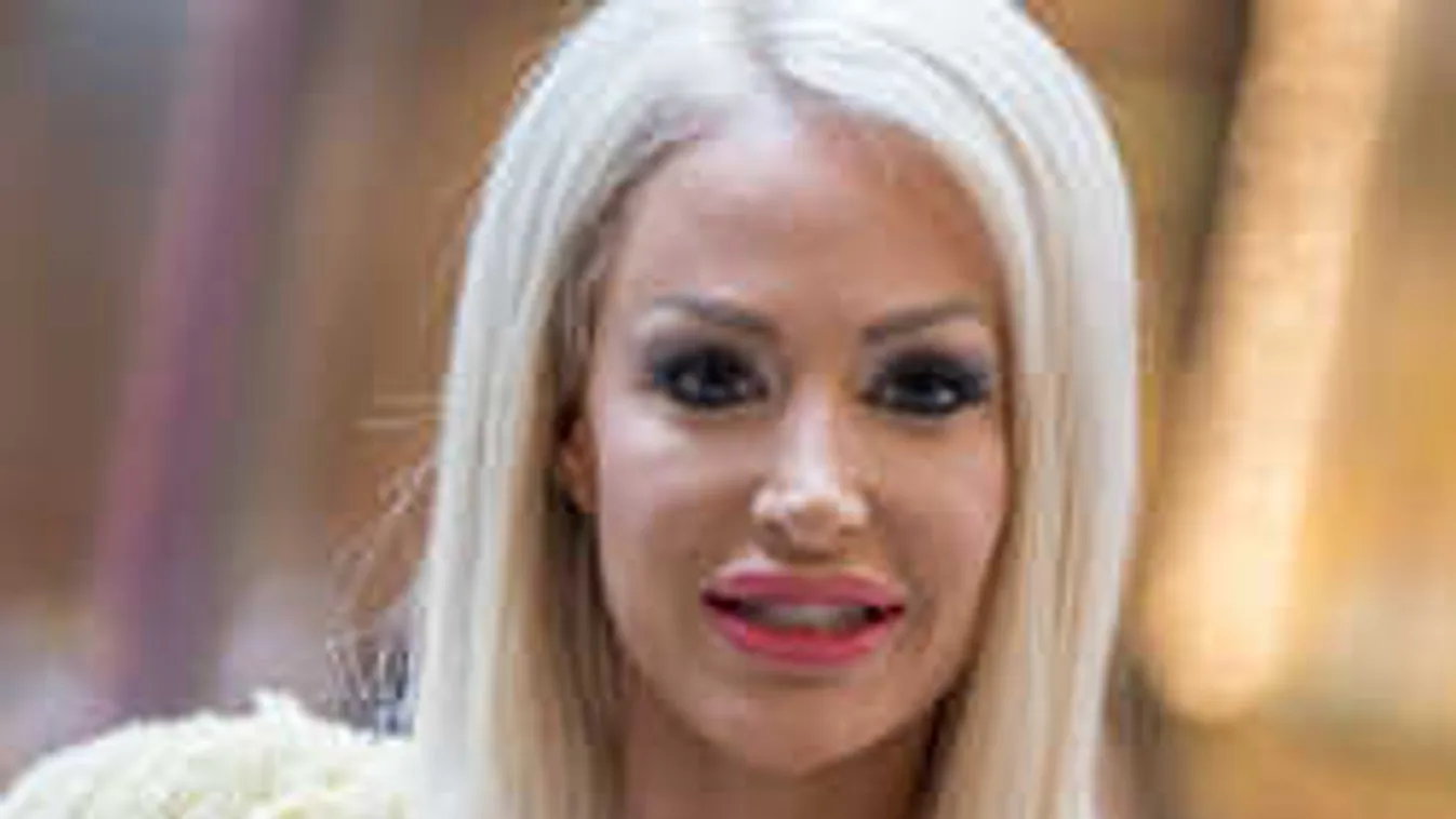 Továbbra sem szégyenlős: alig takarja valami Kelemen Anna kebleit