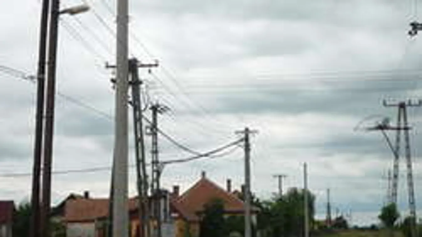 Terjed az áramlopás, "megmászhatatlan" villanyoszlopokat telepítenek!