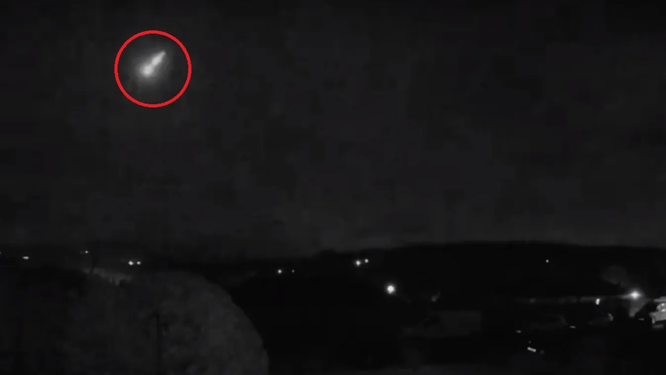 Lángolva hult le egy meteorit