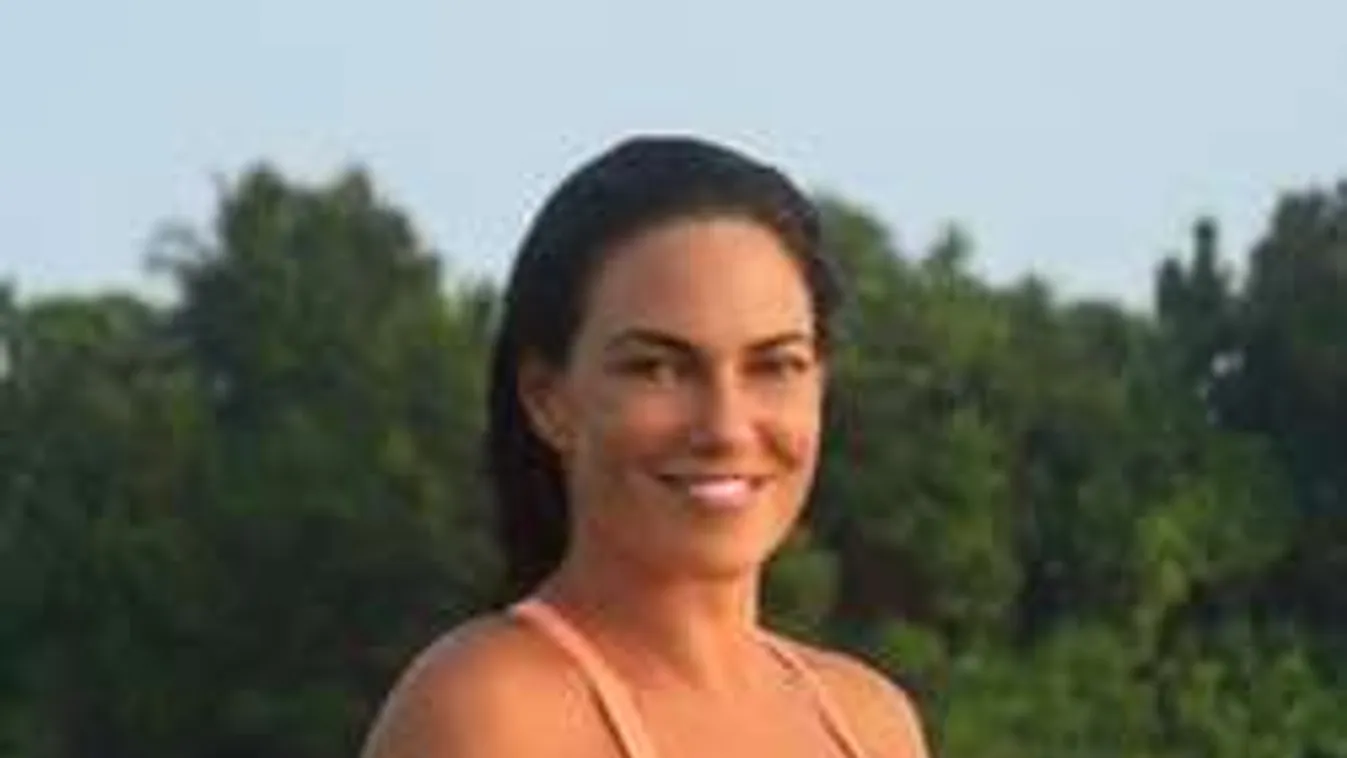 Falatnyi bikiniben mutatta meg melleit Bódi Sylvi