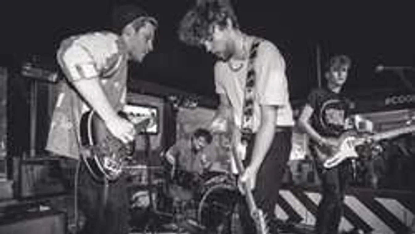 Tragikus balesetben szörnyethalt egy egész popzenekar