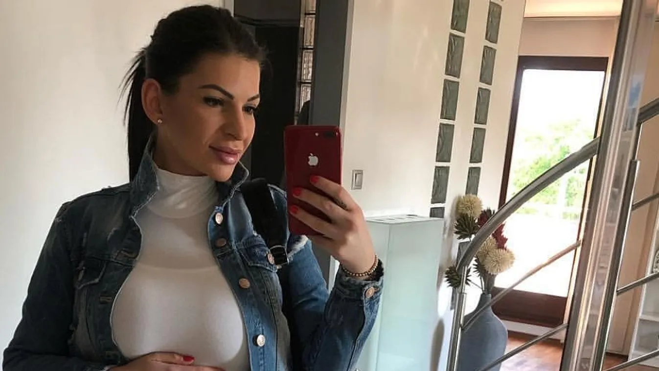 Kemény buliban kapták le Curtis feleségét, ledöbbentek a rajongók