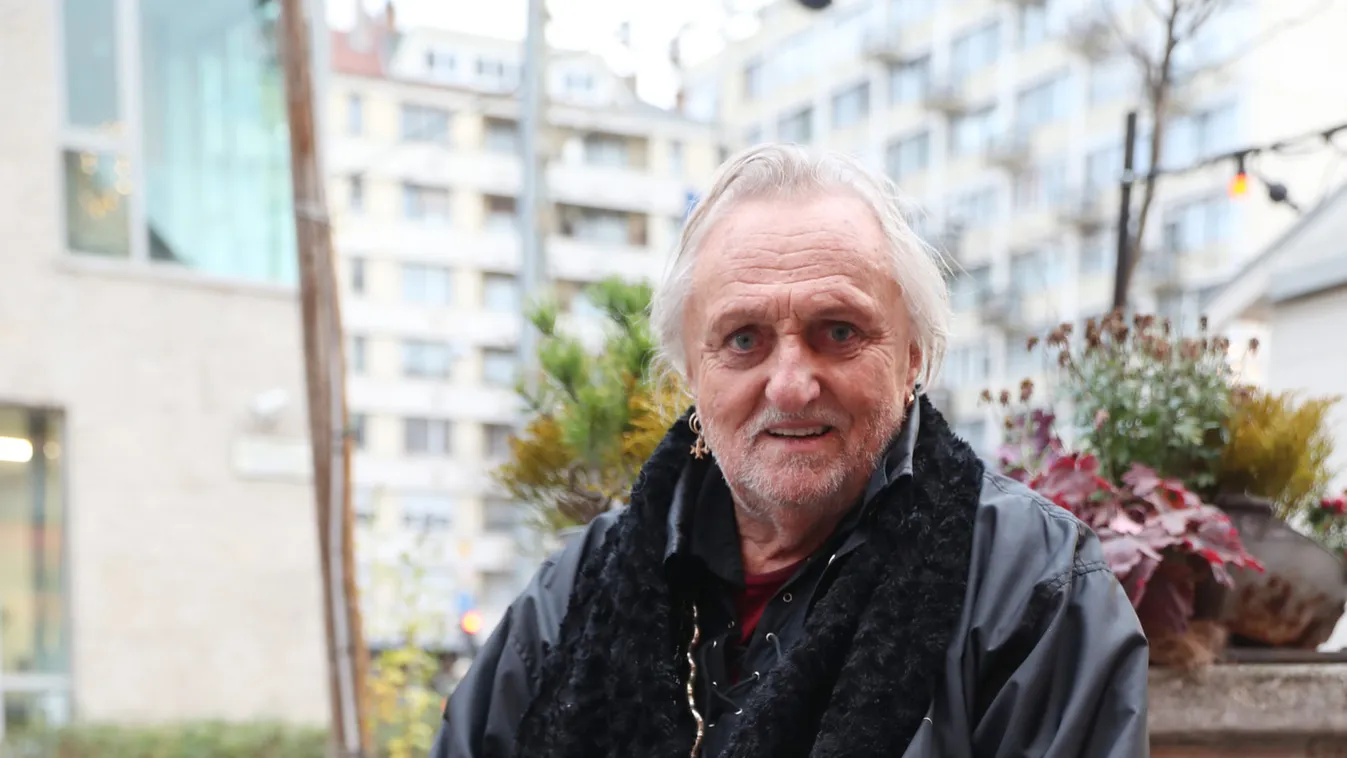 Szívmelengető látvány: Zarándokhely lett Benkő László fája