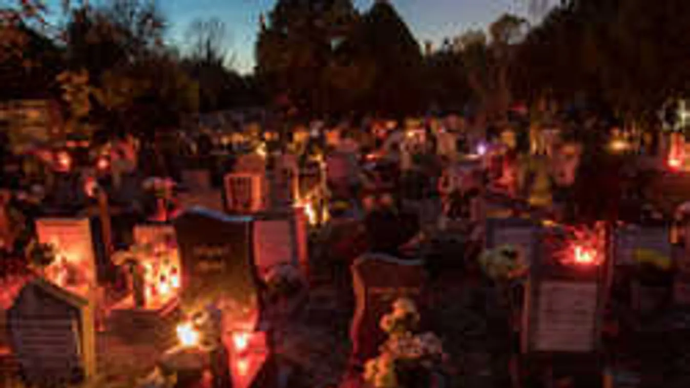 Milliós tömeg a temetőben