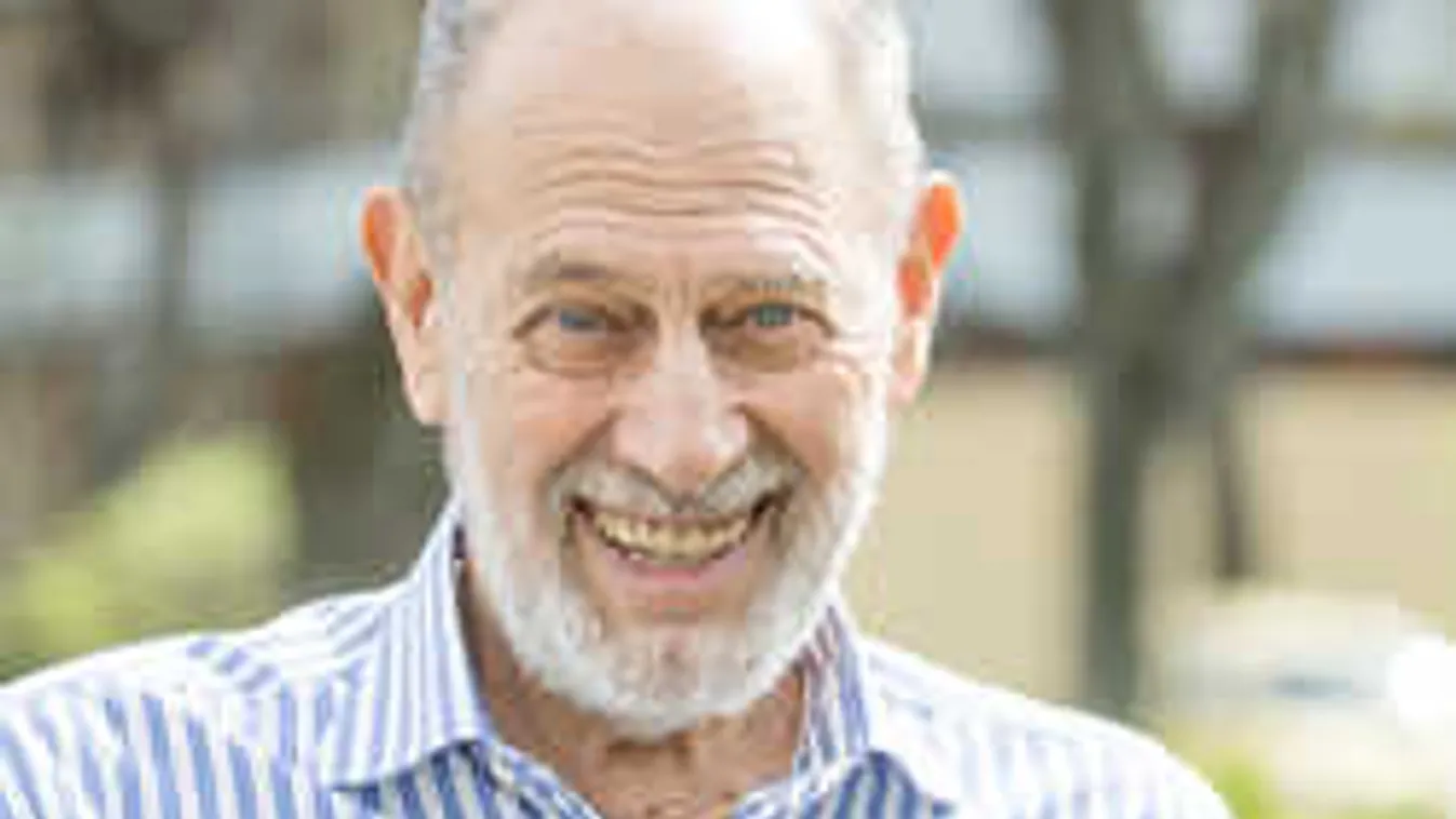 Kómadalokkal térne vissza Boros Lajos