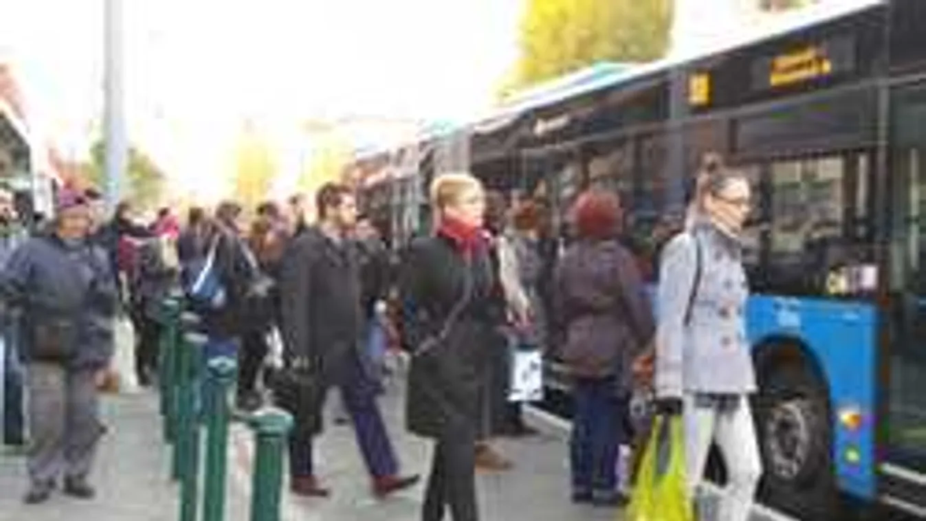 Így indult a metrópótlós reggel a Lehel téren