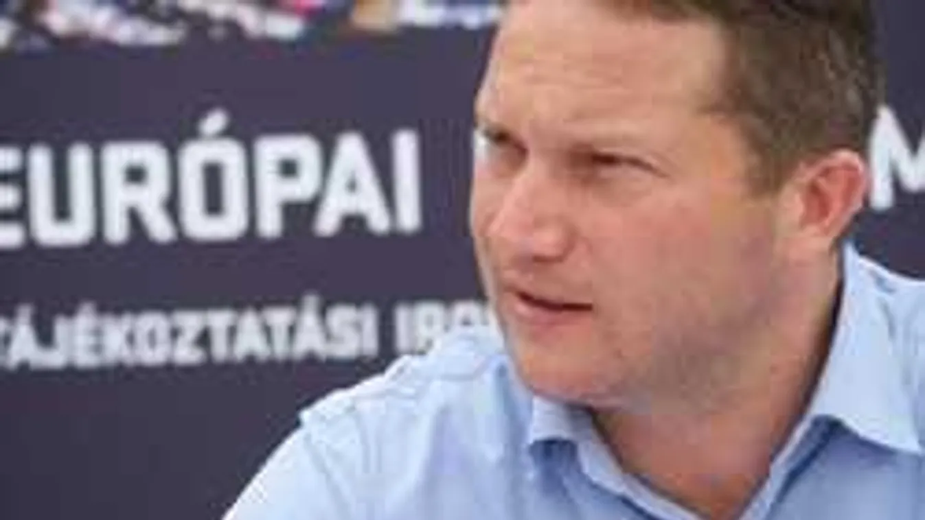 Brutálisat kaszált az MSZP Pecinán és a Népszabadságon